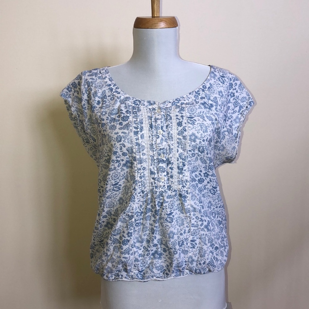 American Eagle Blue/White Floral Button Blouse (M)